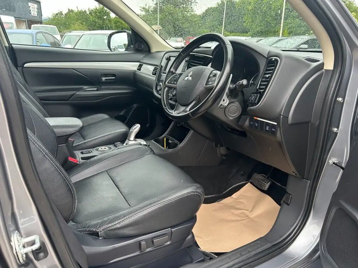 2015-mitsubishi-outlander-20-gx4hs-phev-big-3