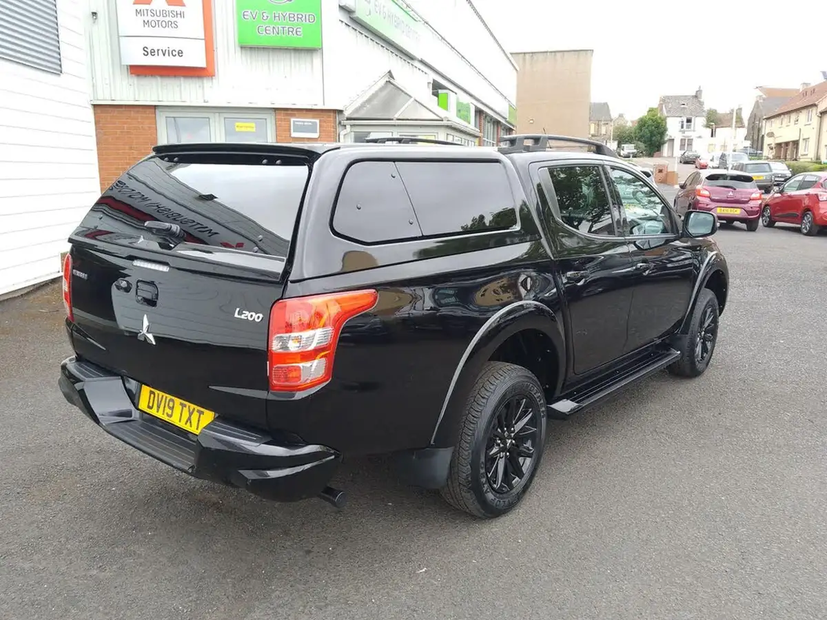 2019-mitsubishi-l200-24di-d-barbarian-black-hardtop-auto-big-6