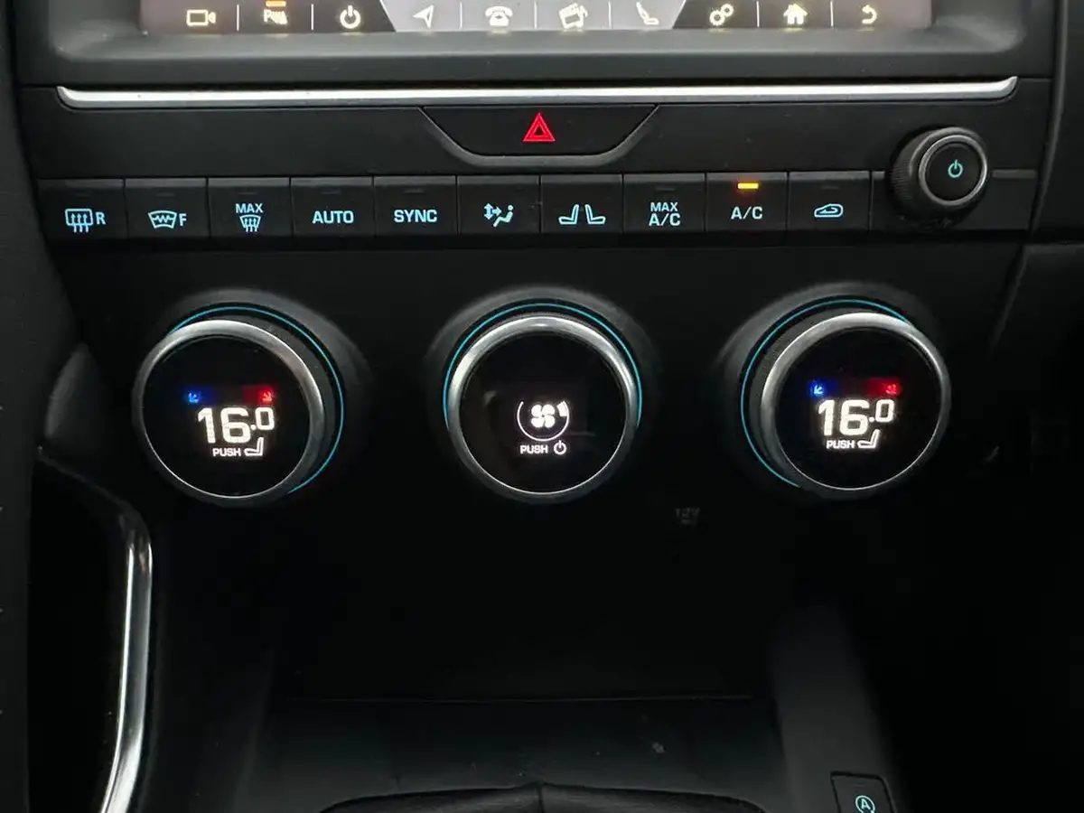 2020-jaguar-e-pace-20-i4d-r-dynamic-s-150ps-awd-big-21