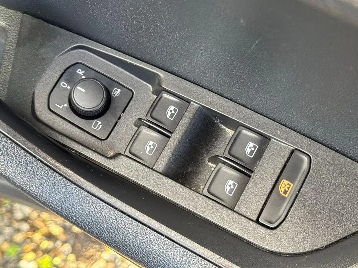 2021-skoda-karoq-15-tsi-se-technology-dsg-big-28