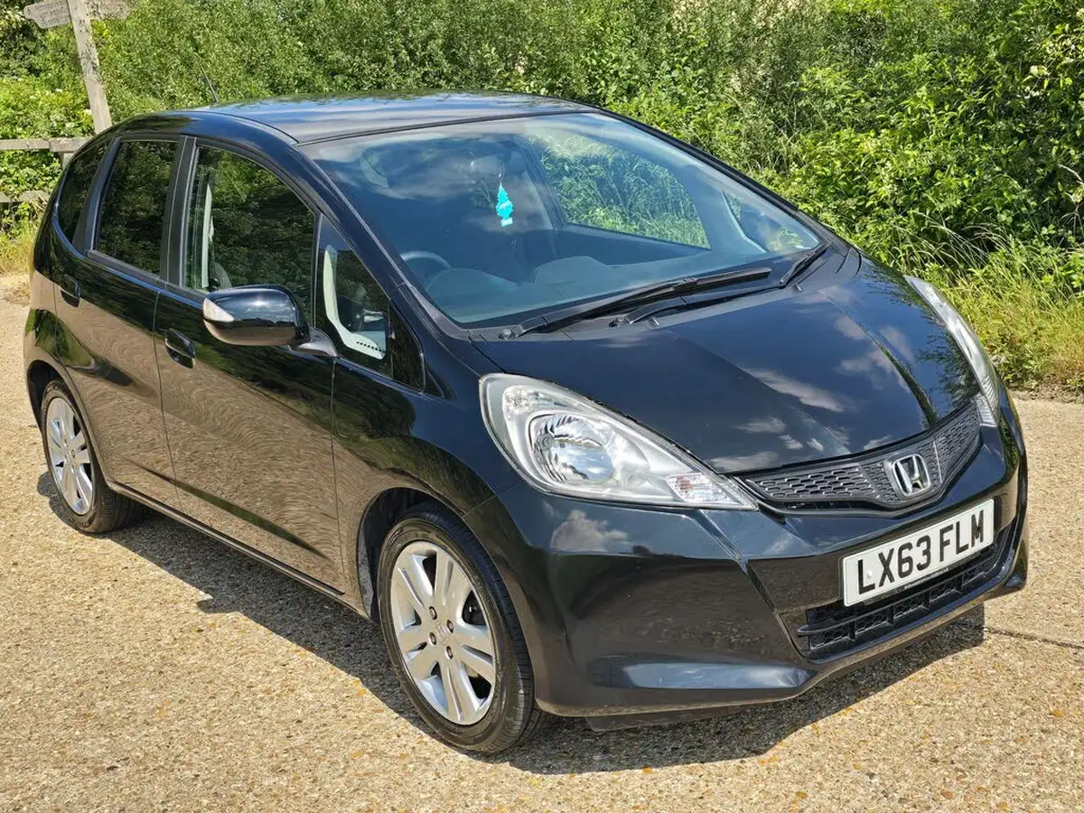 2013-honda-jazz-14-es-plus-cvt-big-8