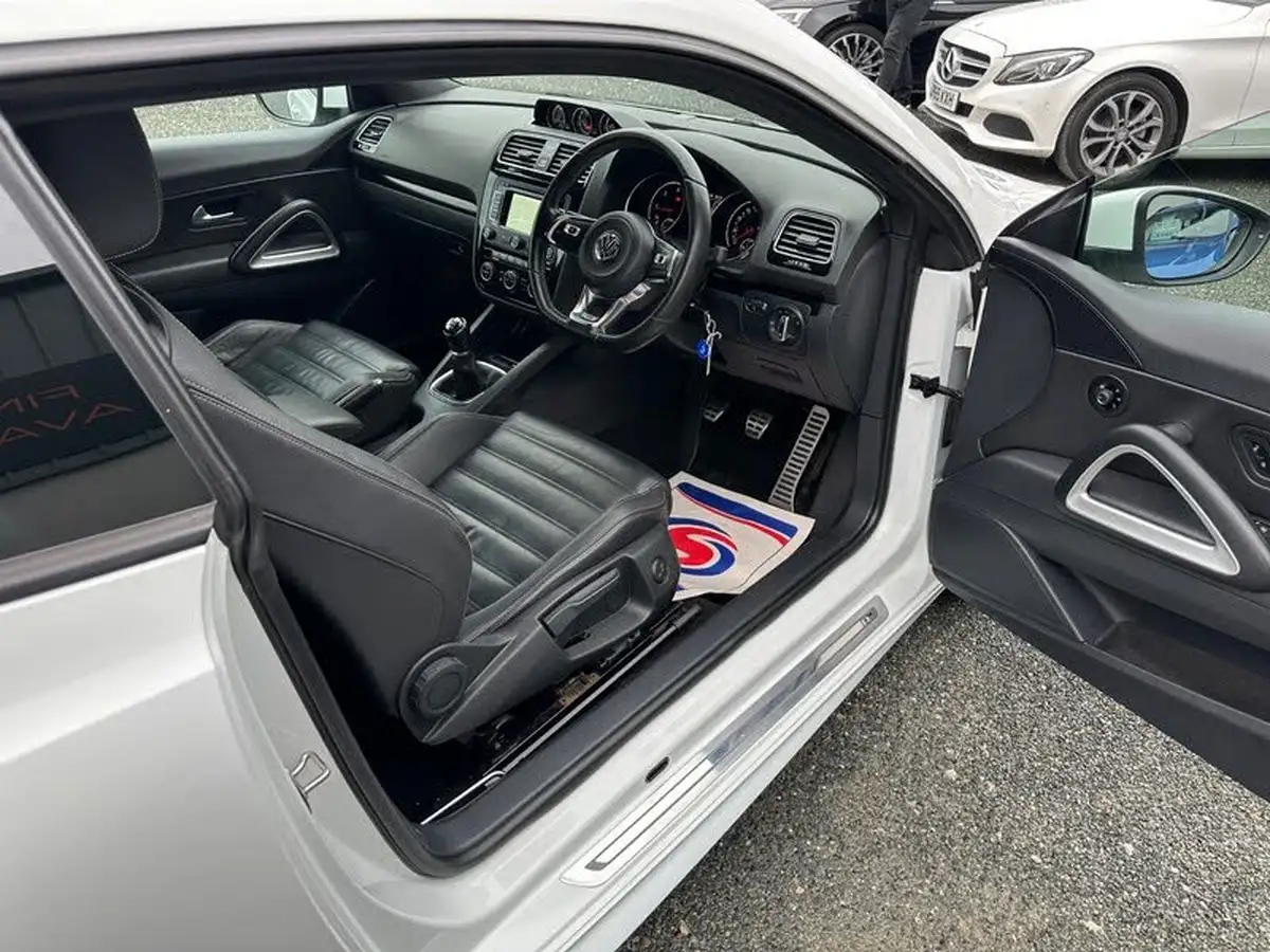 2015-volkswagen-scirocco-20tdi-r-line-184ps-big-8