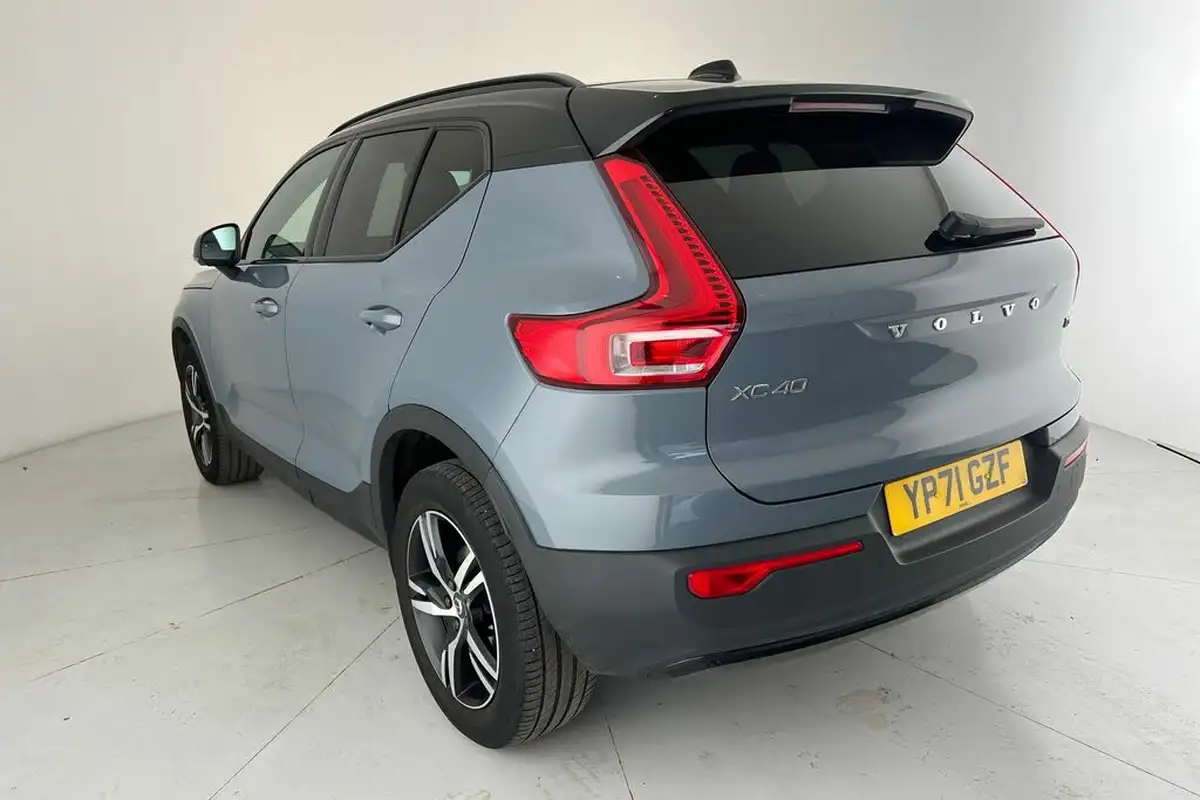 2022-volvo-xc40-15-t3-r-design-auto-big-22