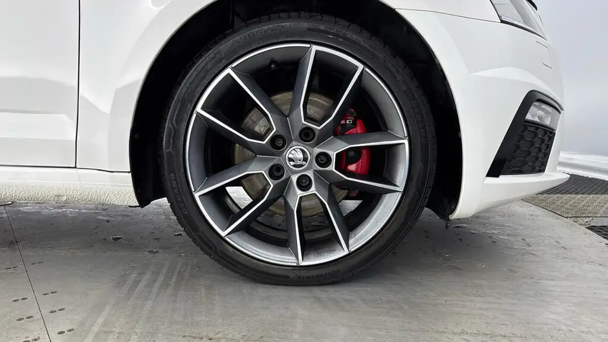 2019-skoda-octavia-20tdi-vrs-4x4-scr-hatchback-big-33