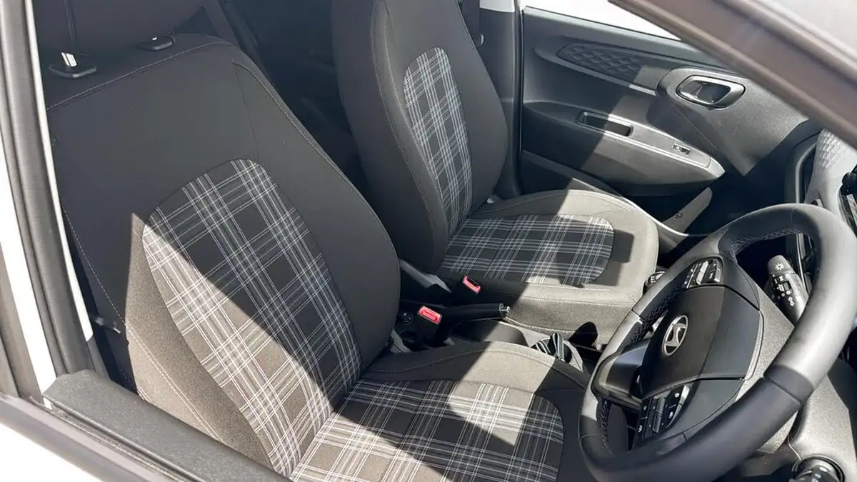 2024-hyundai-i10-10-premium-63ps-auto-big-15