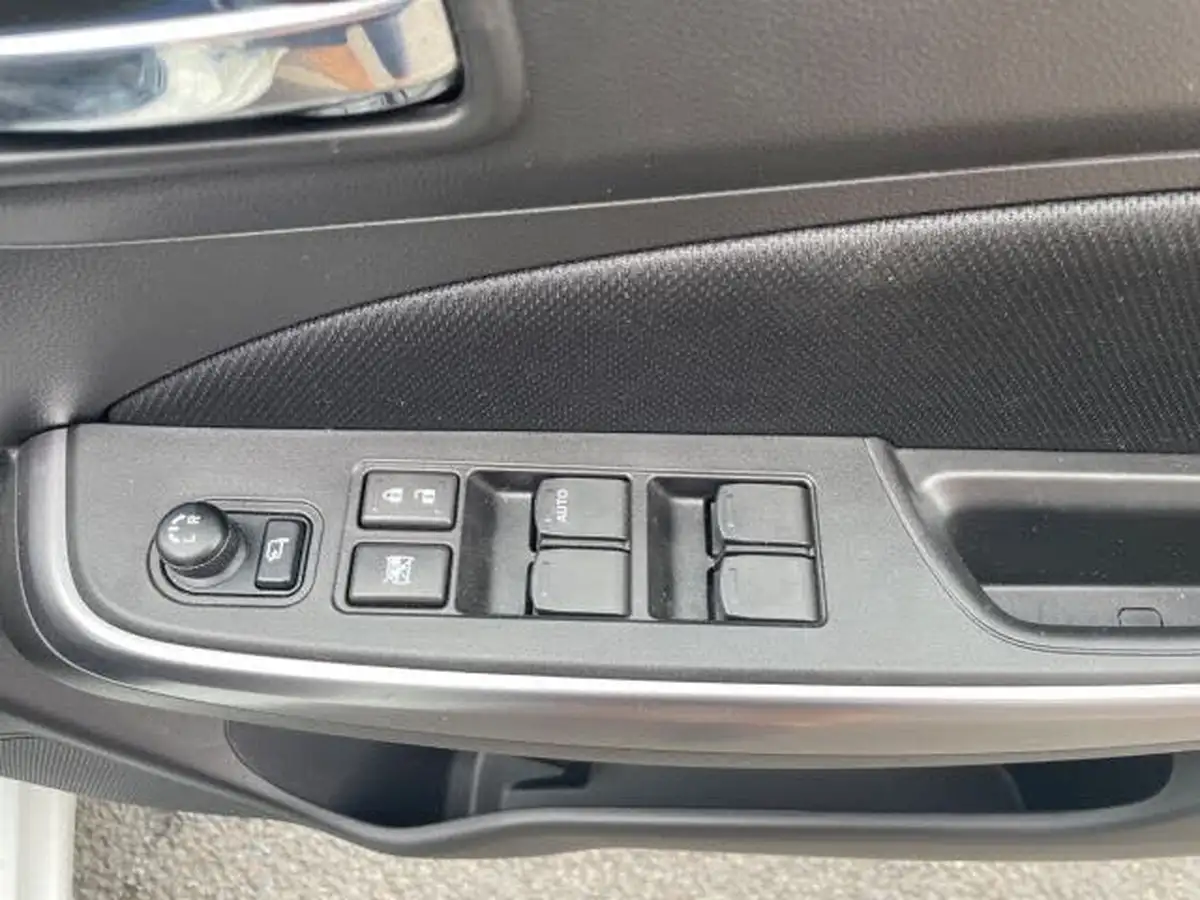 2023-suzuki-swift-12-dualjet-sz5-cvt-big-15
