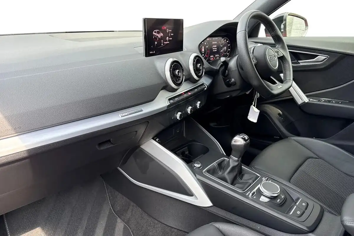 2023-audi-q2-10-30-tfsi-black-edition-big-14