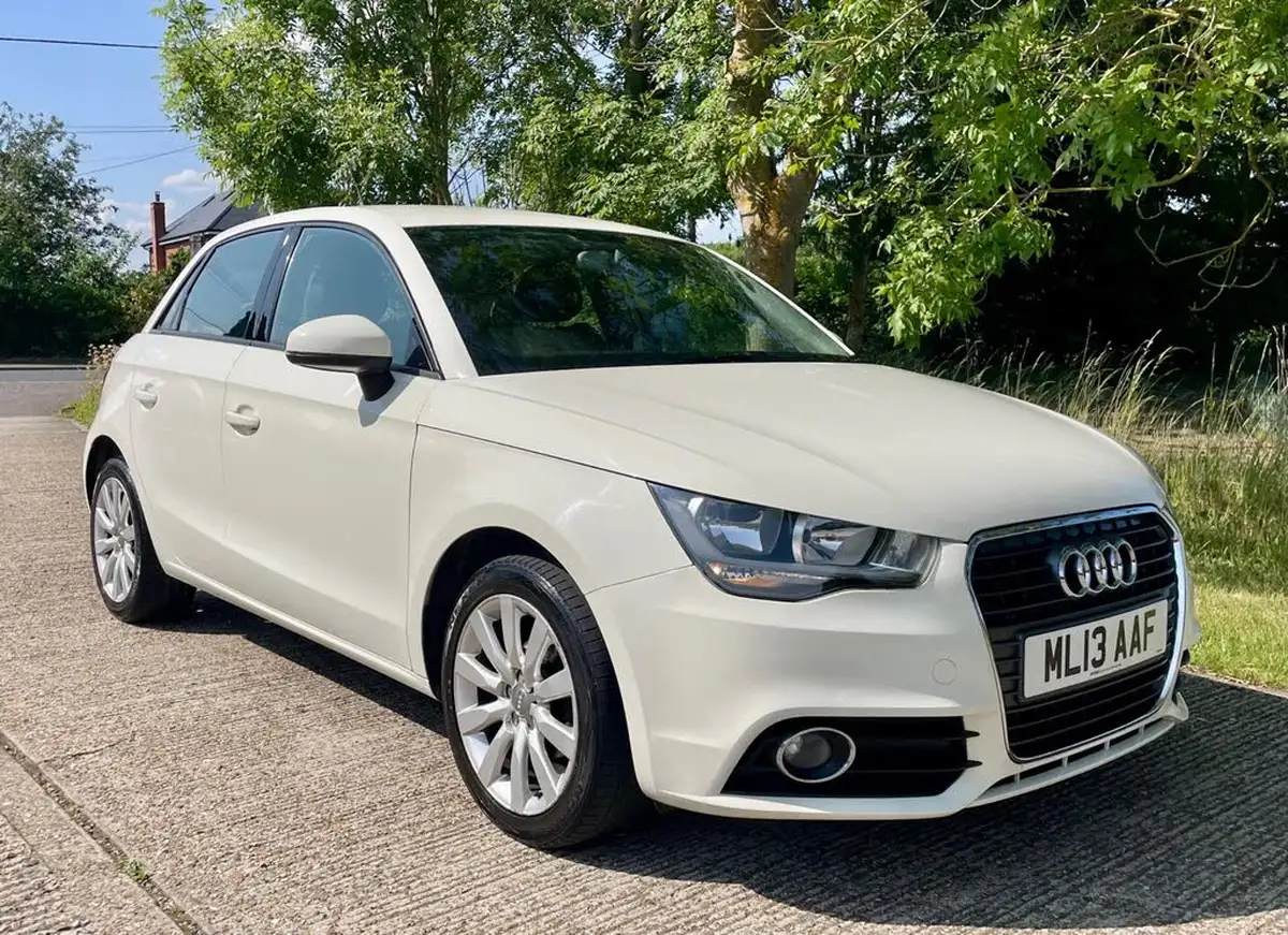 2013-audi-a1-12-sportback-5d-big-6
