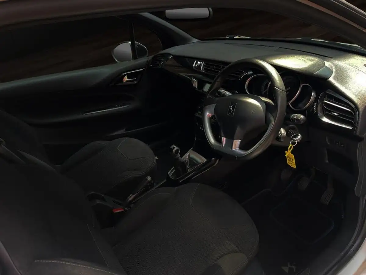 2014-citroen-ds3-16e-hdi-dstyle-plus-90bhp-airdream-big-9