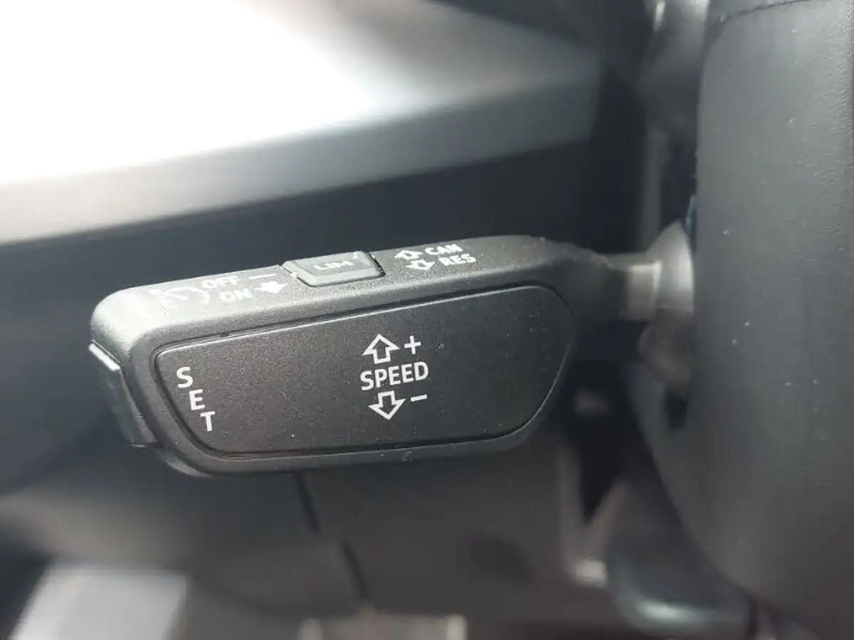 2022-audi-q2-15-35-tfsi-s-line-tronic-big-13
