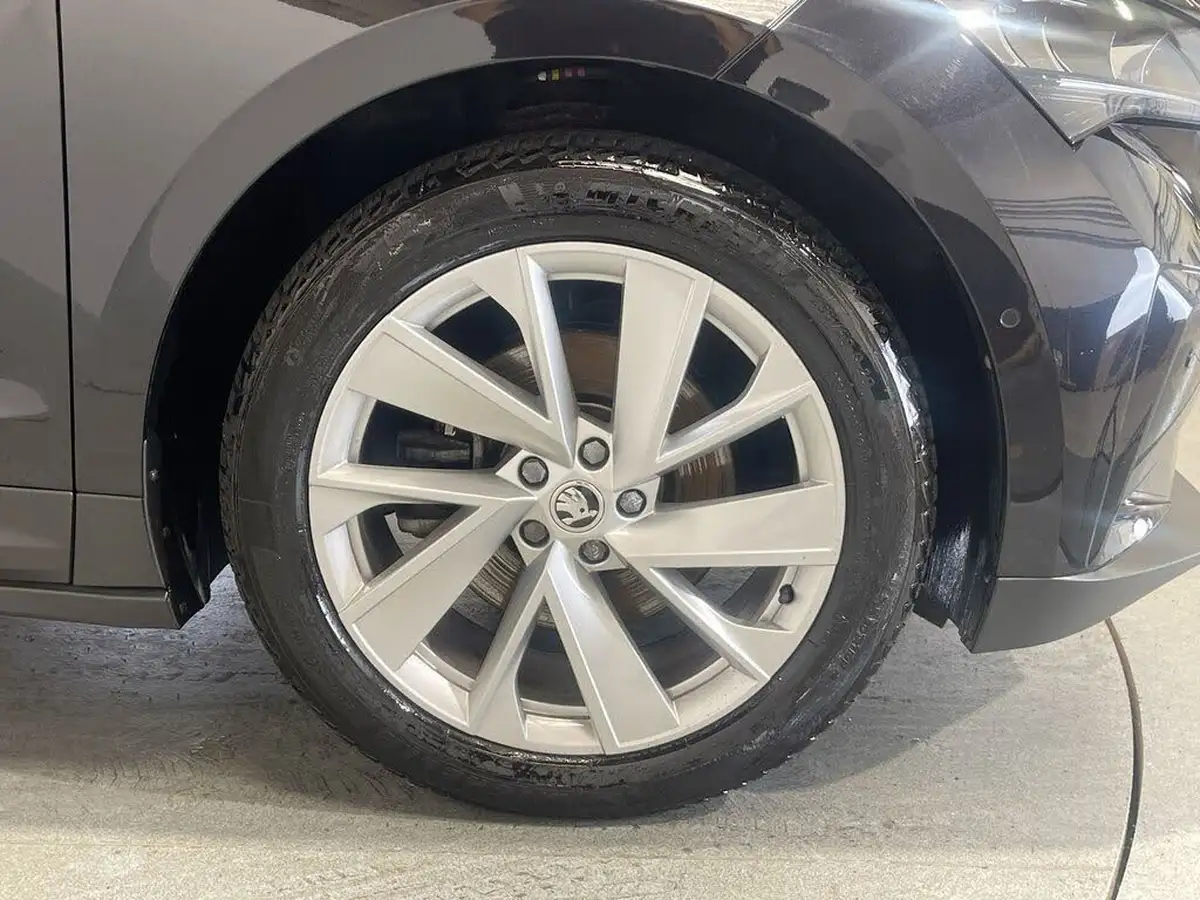2022-skoda-enyaq-e-60-big-8