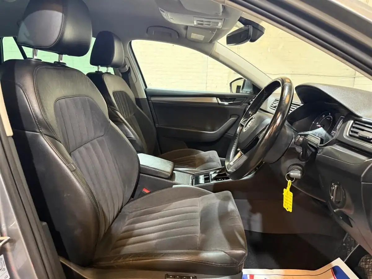 2017-skoda-superb-20tdi-se-technology-estate-dsg-big-33