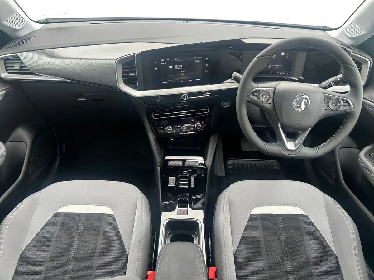 2024-vauxhall-mokka-e-griffin-big-12