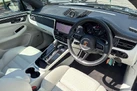 2022-porsche-macan-20-small-22