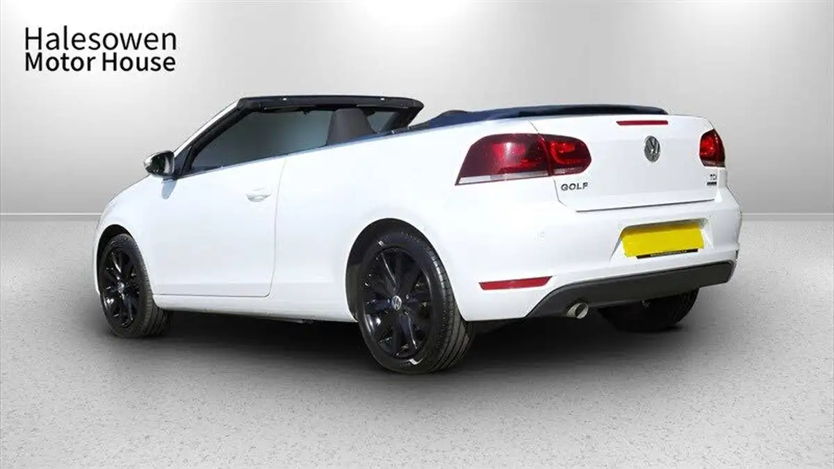 2013-volkswagen-golf-16td-se-bluemotion-tech-cabriolet-2d-big-4