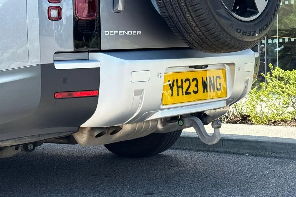 2023-land-rover-110-defender-30-d300-hse-big-25