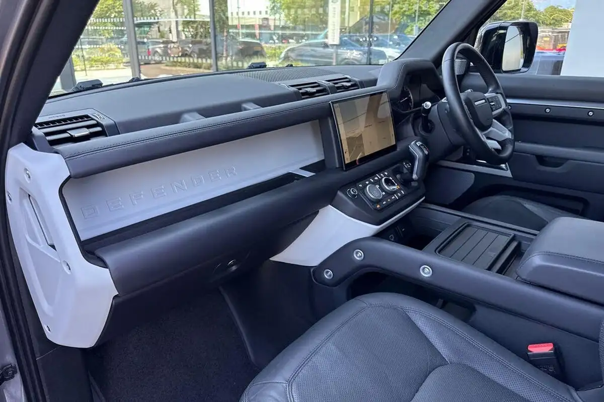 2023-land-rover-110-defender-30-d300-hse-big-49