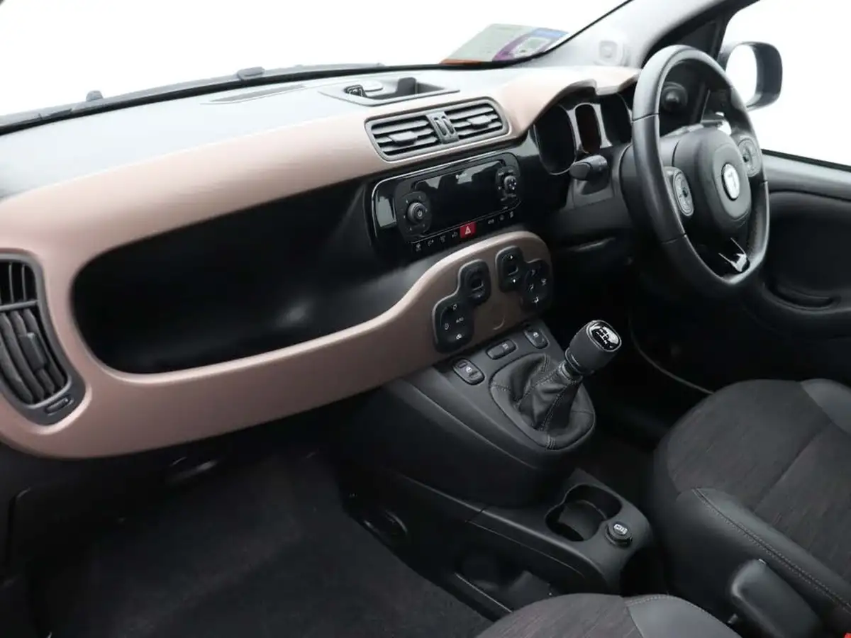 2021-fiat-panda-12-trussardi-big-10