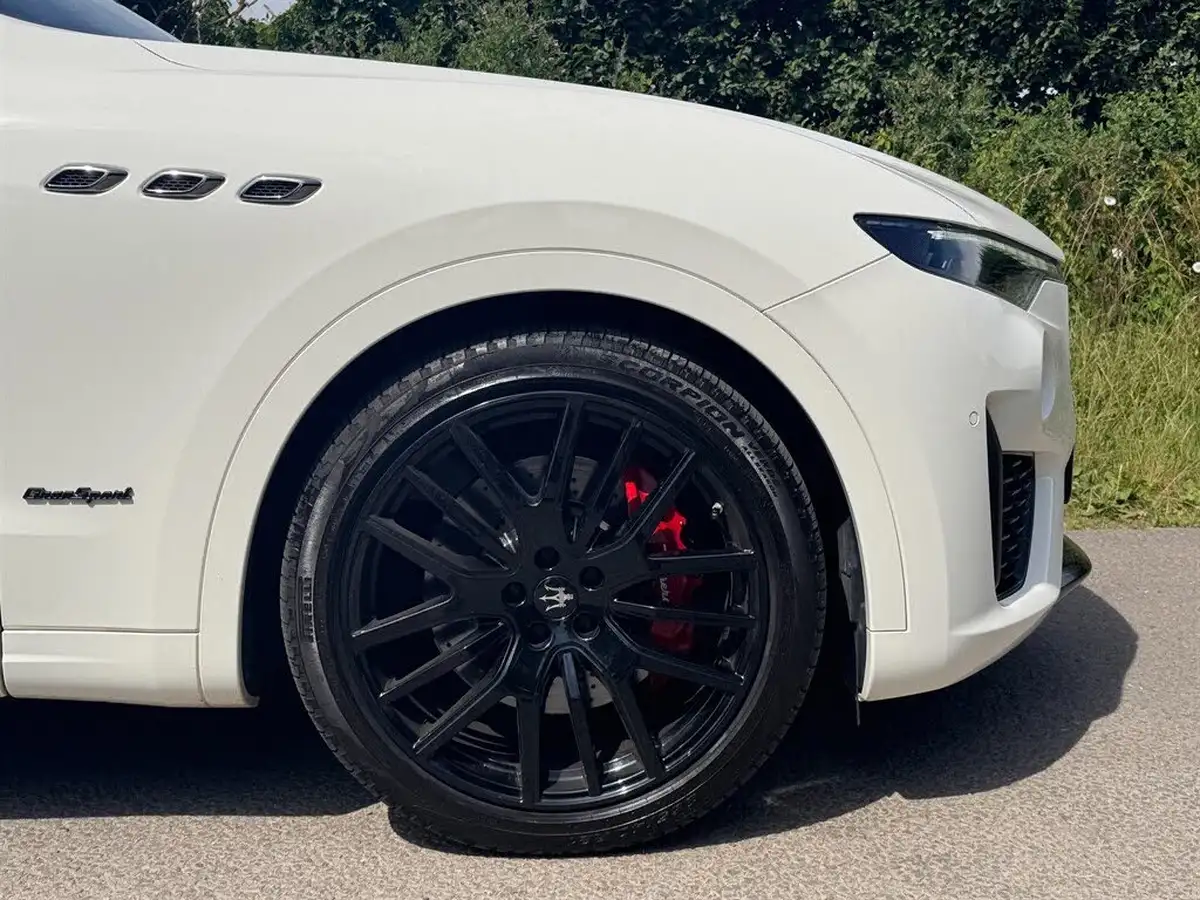 2020-maserati-levante-30-gransport-big-32