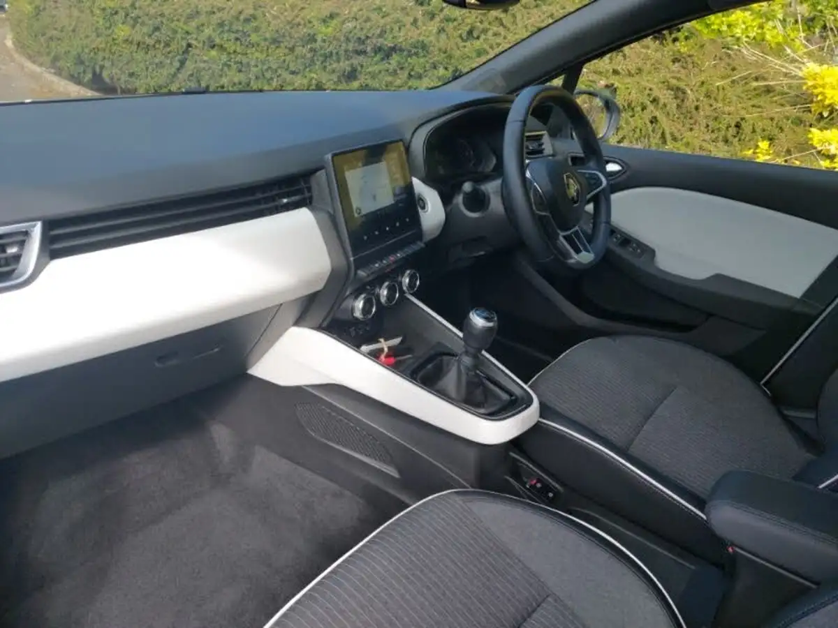 2022-renault-clio-10-tce-techno-big-4