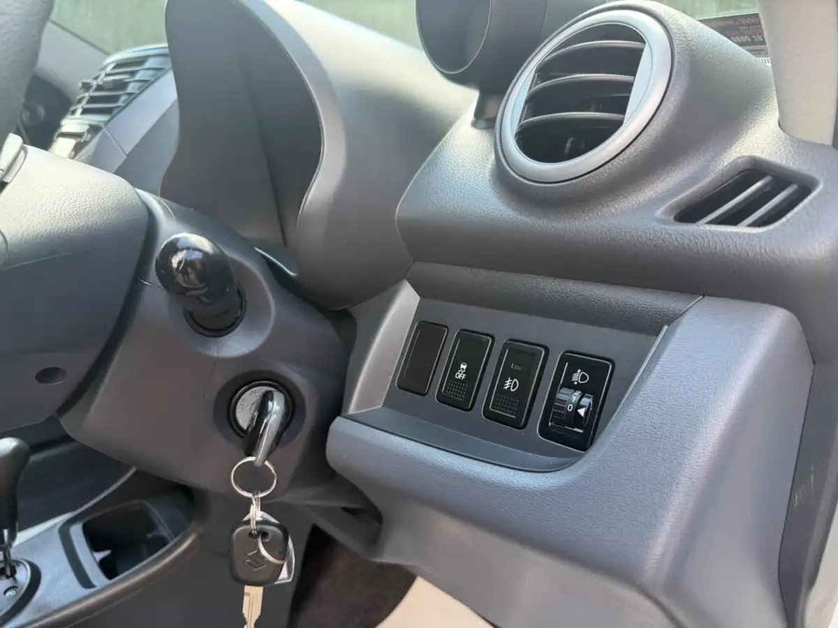 2013-suzuki-alto-10-sz4-auto-big-15
