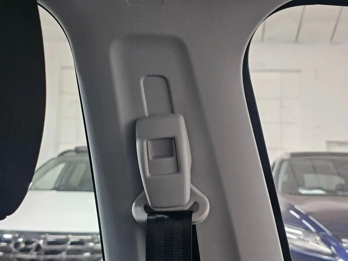 2015-peugeot-208-10-access-5d-big-74