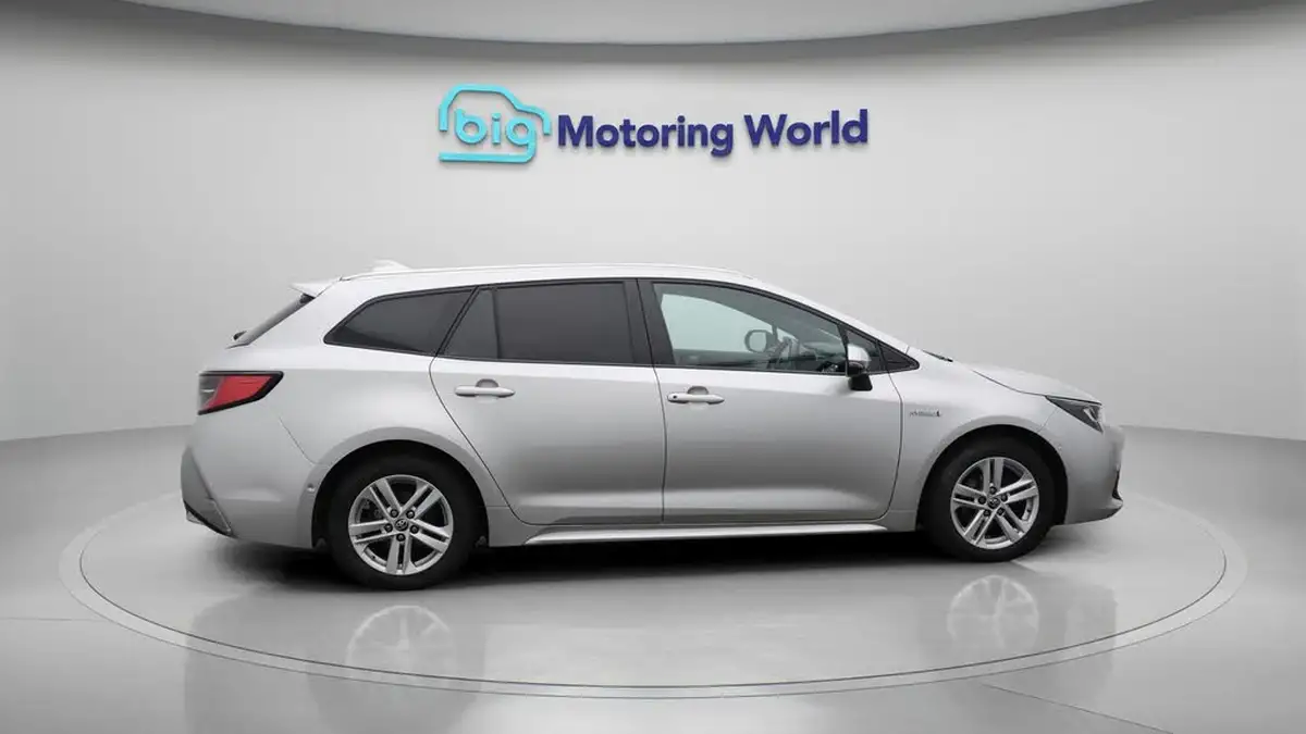 2020-toyota-corolla-18-vvt-i-icon-tech-spare-wheel-touring-sports-5d-big-8