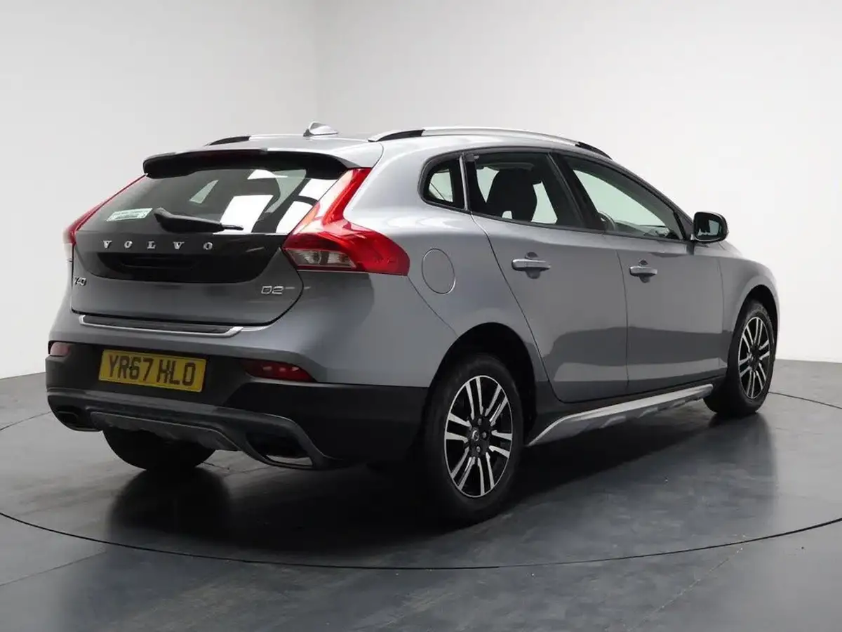 2017-volvo-v40-20td-d2-cross-country-big-11