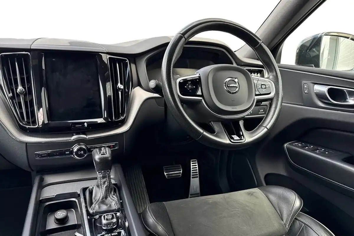 2018-volvo-xc60-20td-d4-r-design-4x4-geartronic-big-17