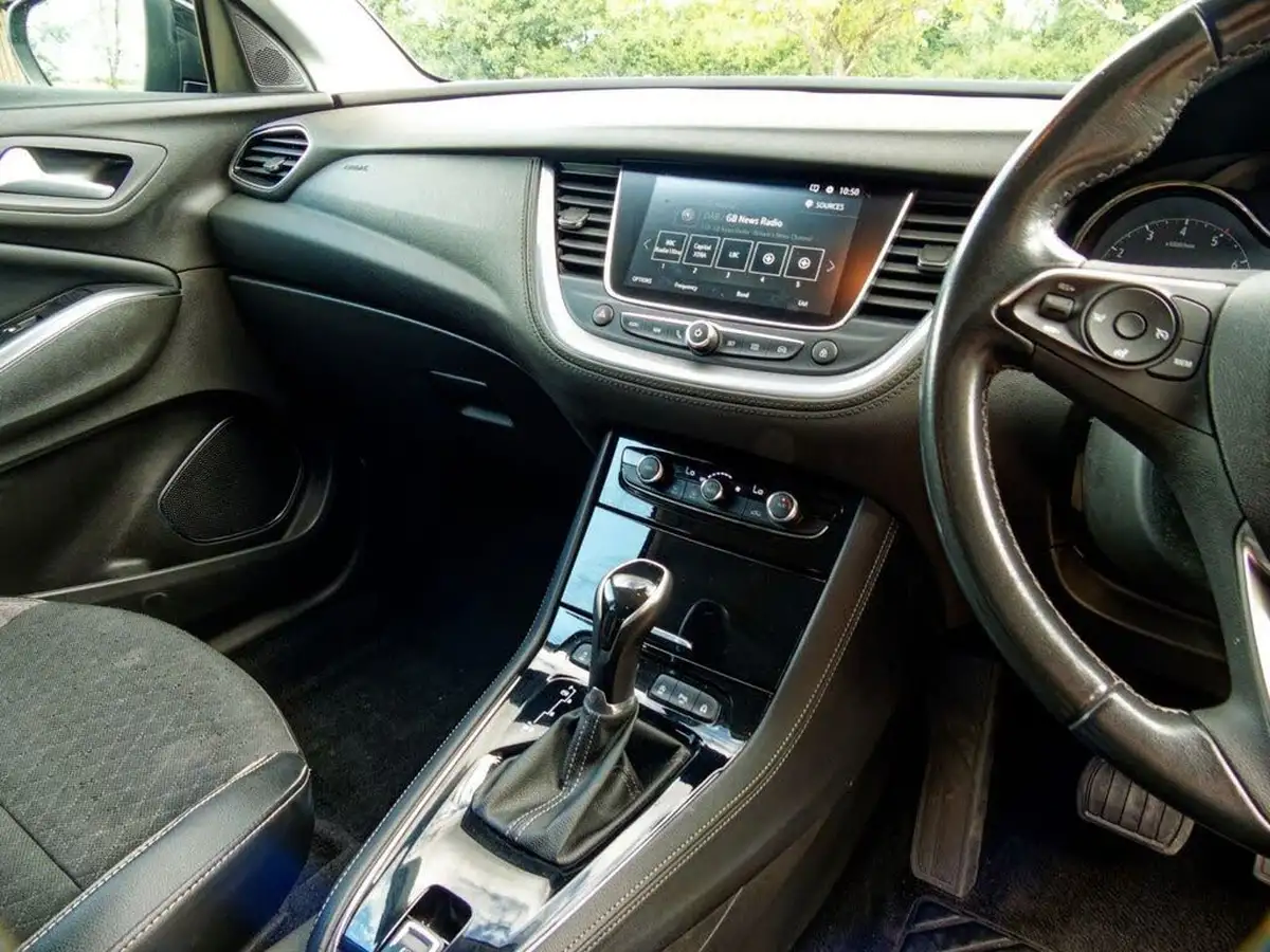 2021-vauxhall-grandland-x-12-sri-nav-auto-big-24