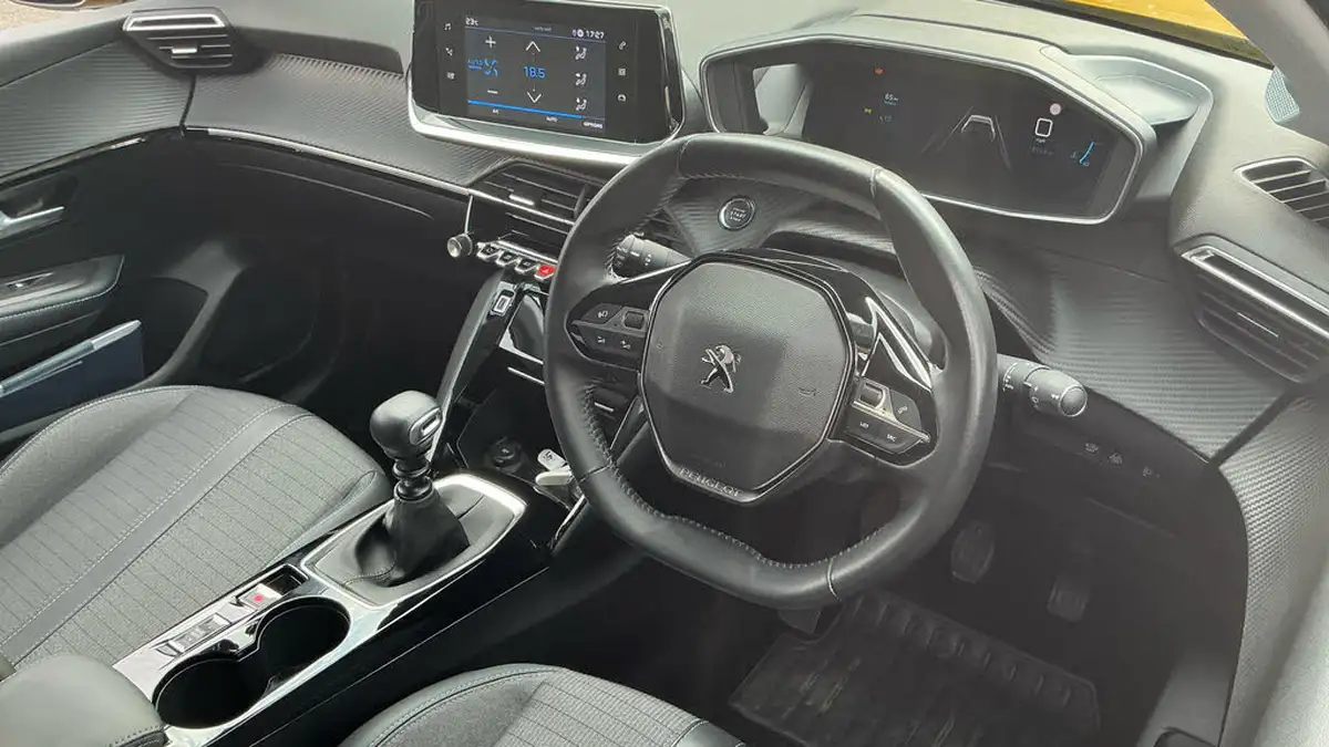 2021-peugeot-208-12-puretech-allure-premium-100bhp-big-10