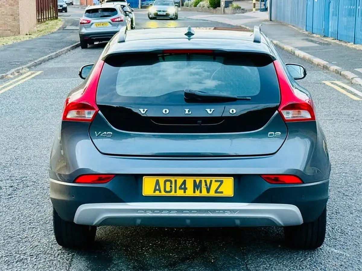 2014-volvo-v40-16td-d2-cross-country-lux-powershift-big-9
