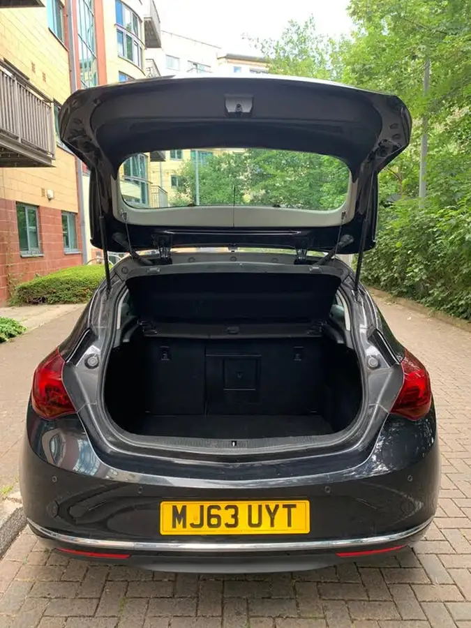 2013-vauxhall-astra-16-elite-vvt-115ps-hatchback-big-34