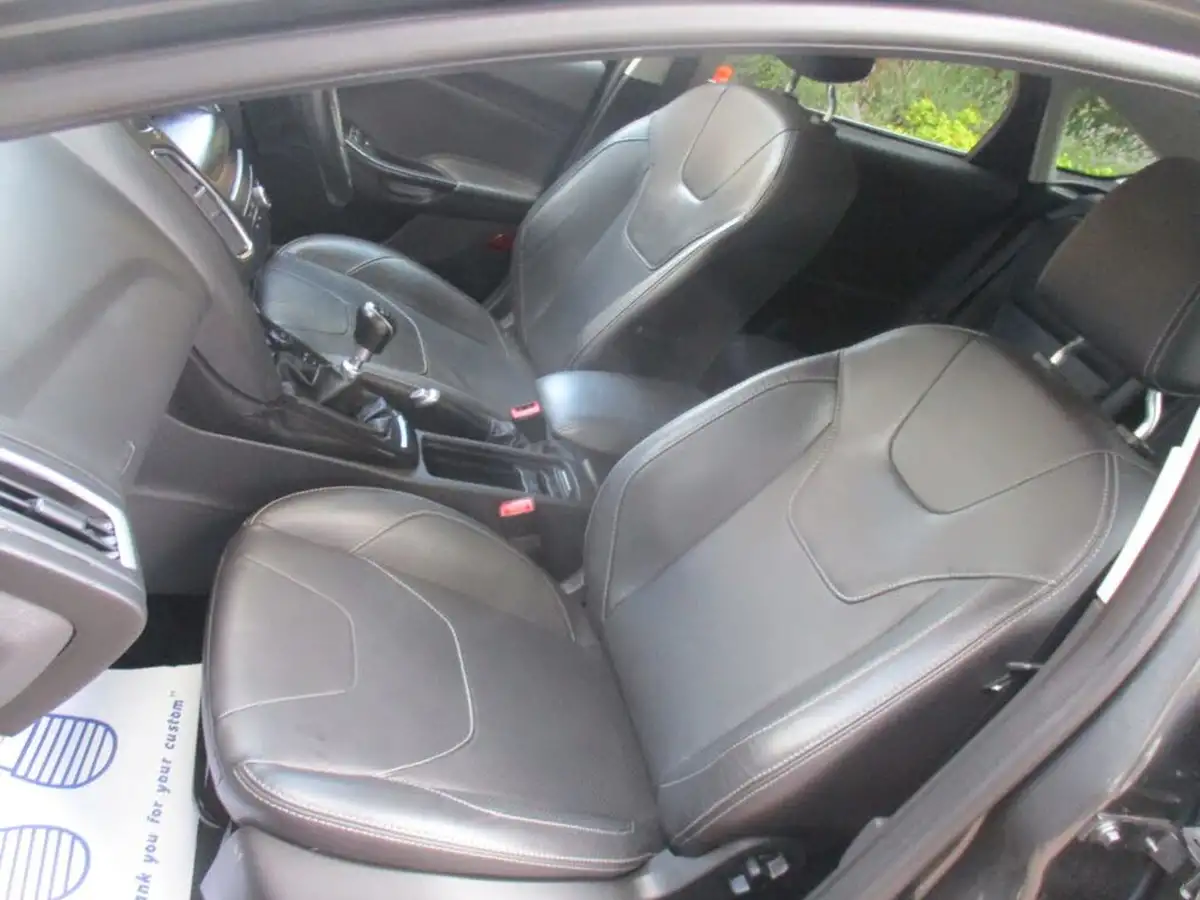 2015-ford-focus-15-titanium-hatchback-big-41