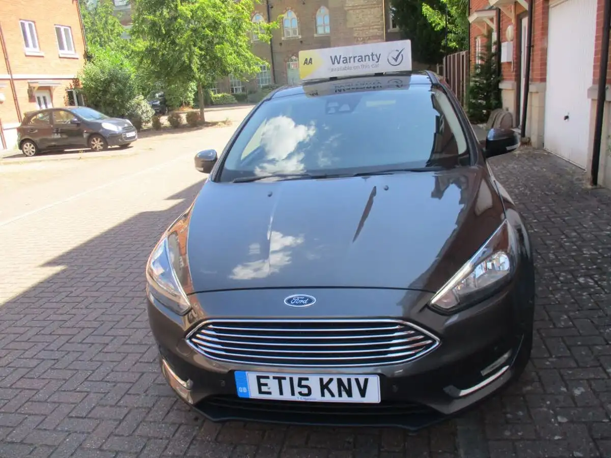 2015-ford-focus-15-titanium-hatchback-big-17