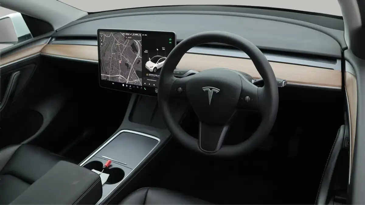 2023-tesla-model-y-e-long-range-big-9