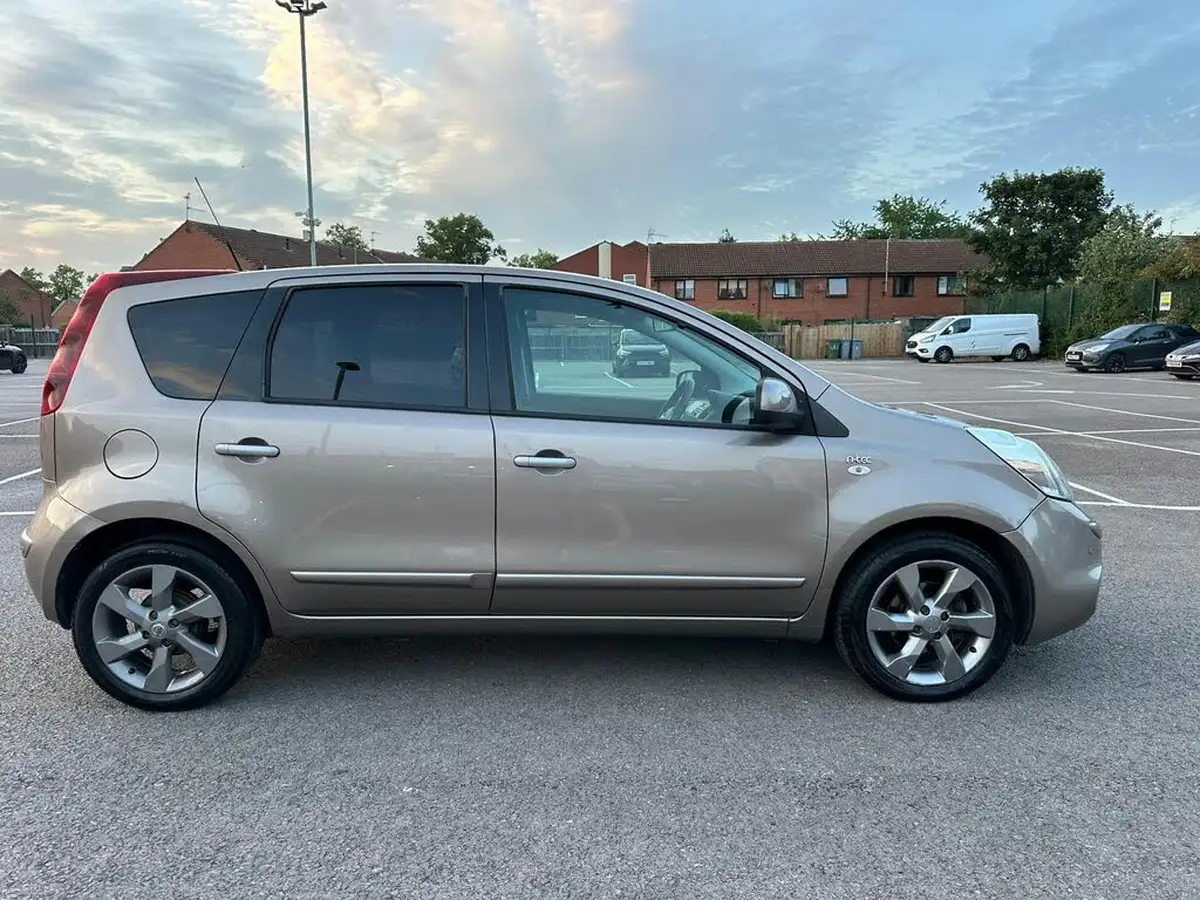 2011-nissan-note-16-n-tec-auto-big-9