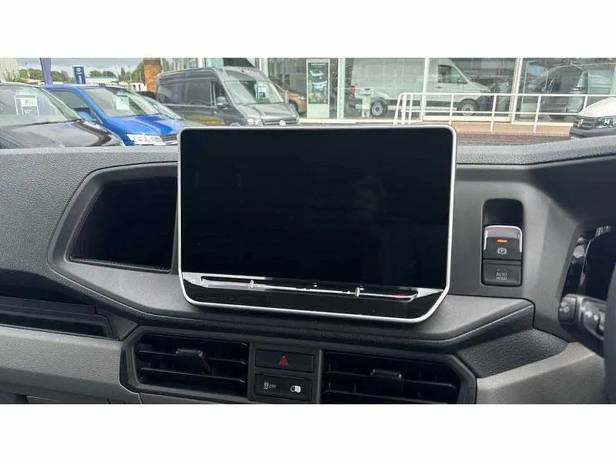 2025-volkswagen-crafter-20tdi-cr35-mwb-commerce-140pseu6d-panel-van-big-6
