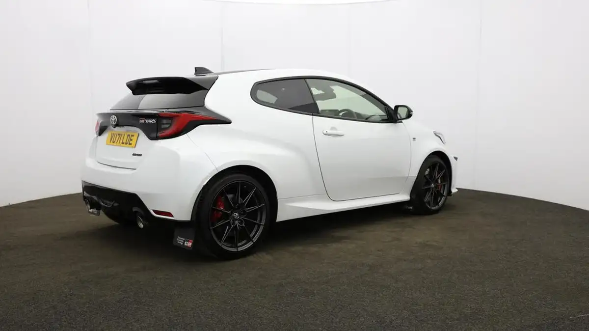 2021-toyota-yaris-16-gr-circuit-pack-big-51