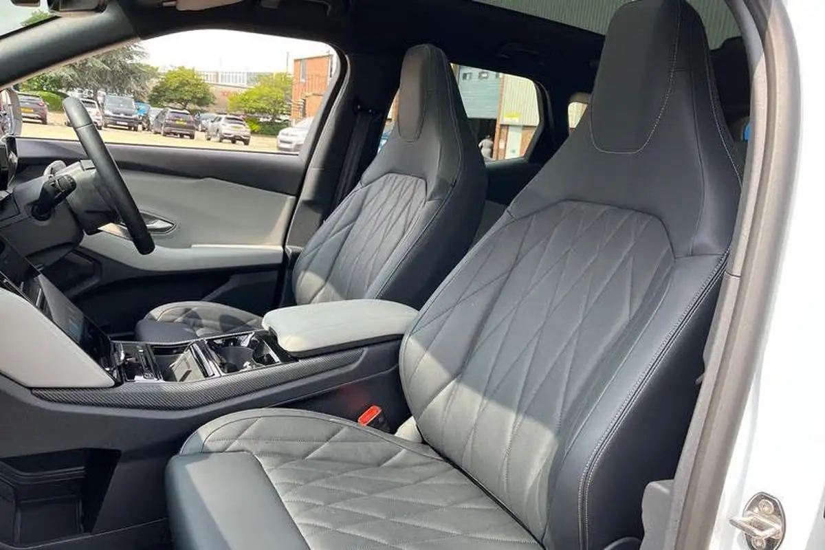 2024-ford-explorer-e-premium-286ps-77kwh-big-18