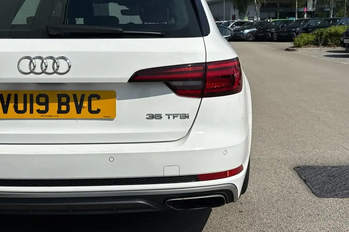 2019-audi-a4-avant-20-35-tfsi-s-line-big-29