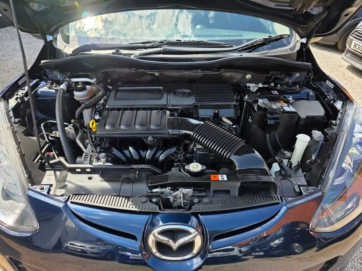 2014-mazda-mazda2-13-sport-venture-big-31