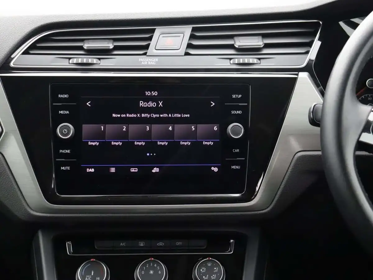 2020-volkswagen-touran-15-tsi-se-dsg-big-8