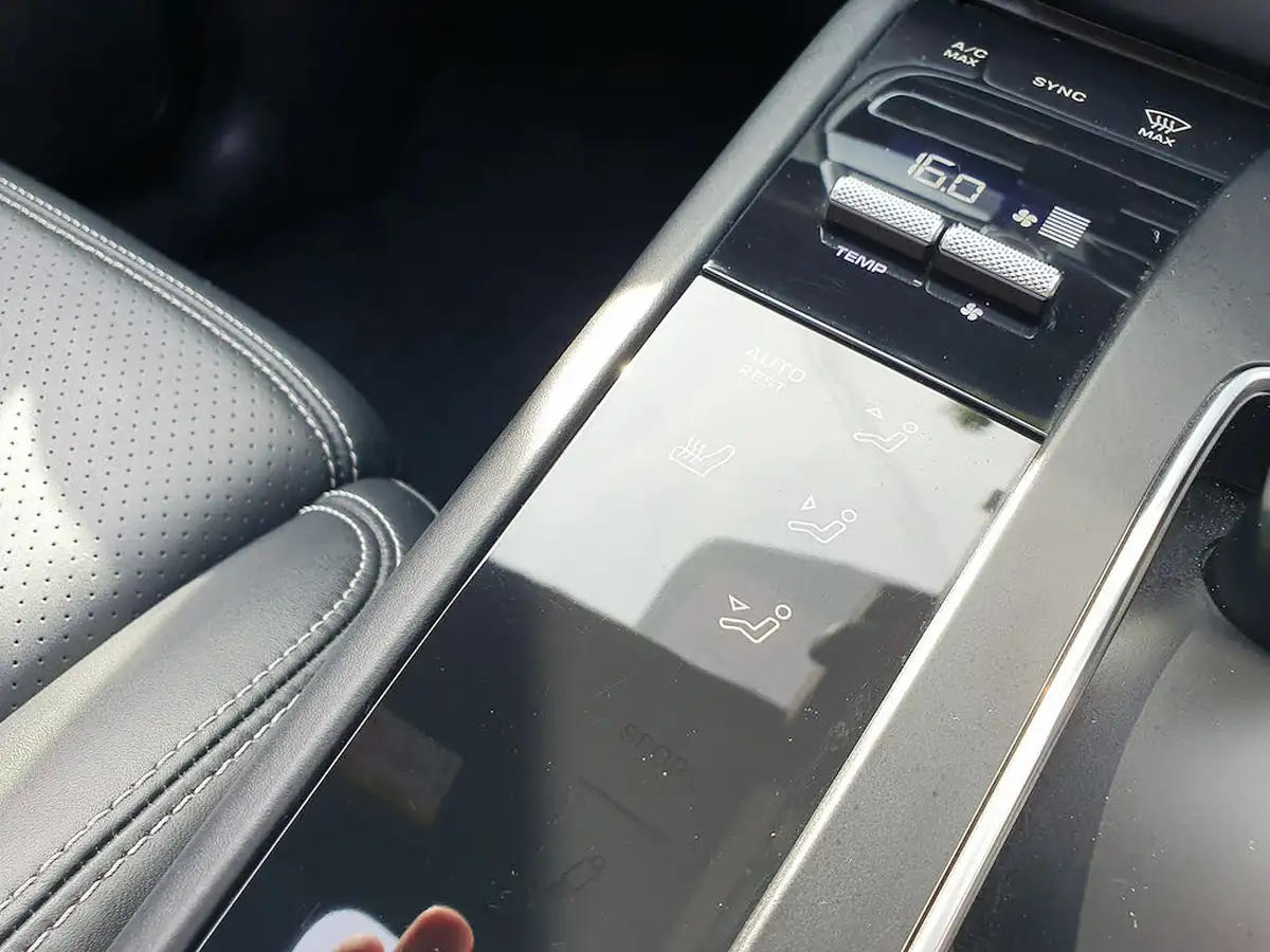 2021-porsche-macan-20-265ps-big-43