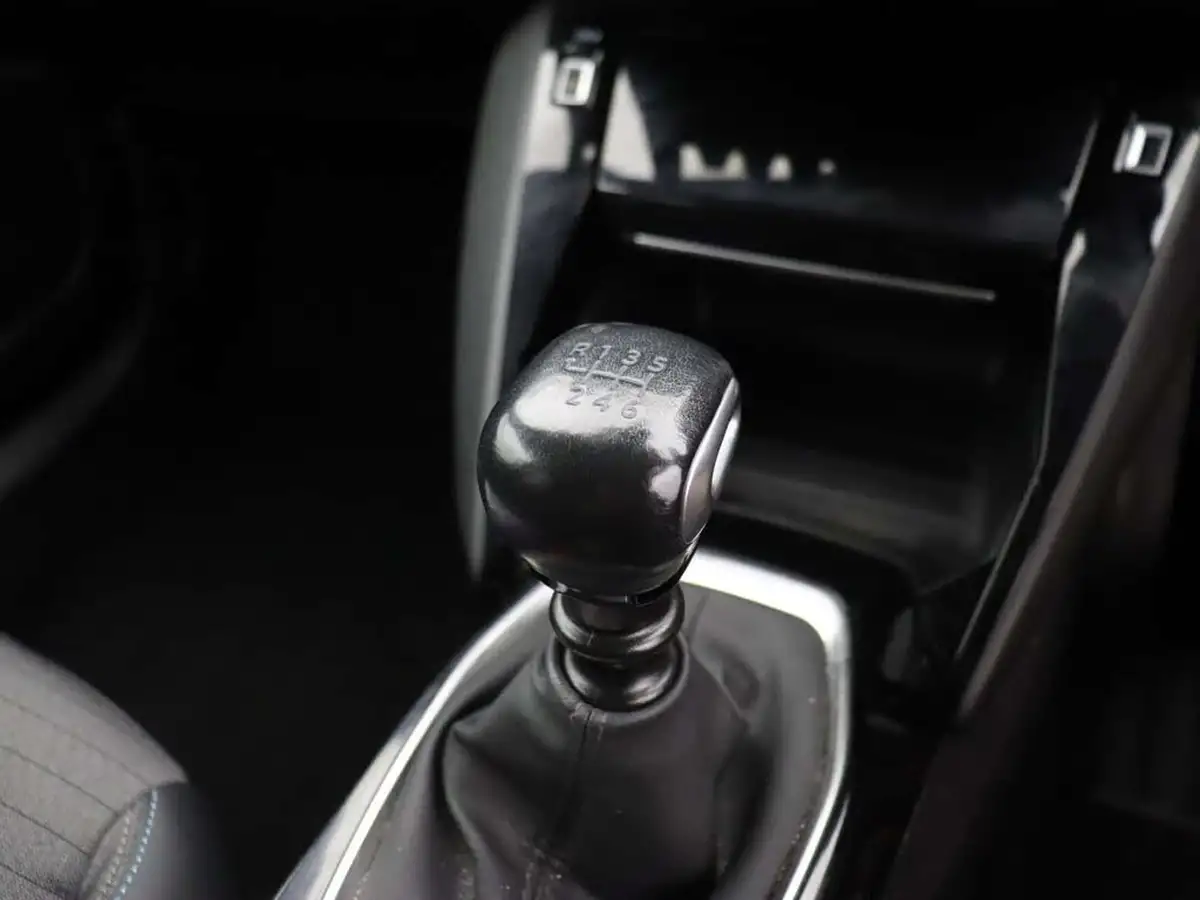 2022-peugeot-2008-suv-12-puretech-allure-premium-100bhp-big-29