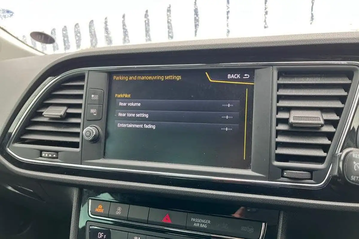 2018-seat-leon-14-tsi-fr-technology-hatchback-5d-big-26