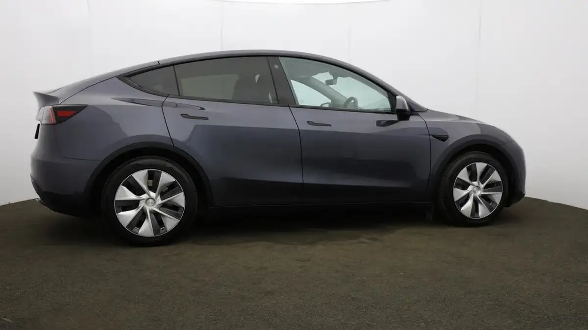 2022-tesla-model-y-e-rwd-big-54