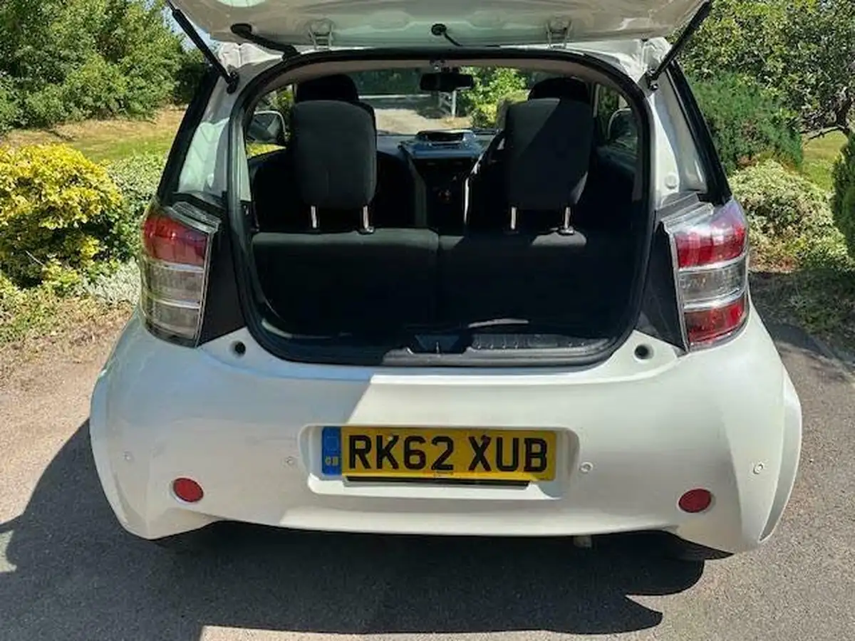 2012-toyota-iq-10-2-vvt-i-multidrive-big-10