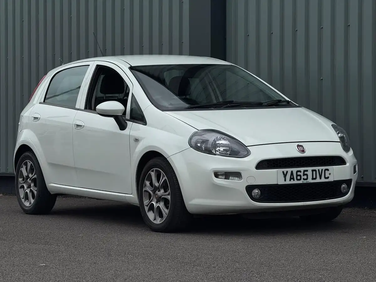 2016-fiat-punto-14-easy-5d-big-0