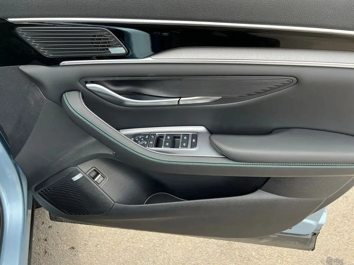 2025-byd-seal-15-comfort-big-34